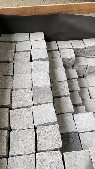 Natural Grey/Black/Red/Yellow/Basalt/Granite Kerbstone/Tumbled Cobble/Flagstone/Curbstone/Cube/Cobble/Cubic/Paving/Paver Stone for Driveway/Landscape/Garden